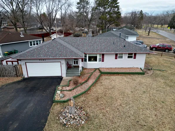 7121 Palmer Lake Cir, Brooklyn Center, MN 55429