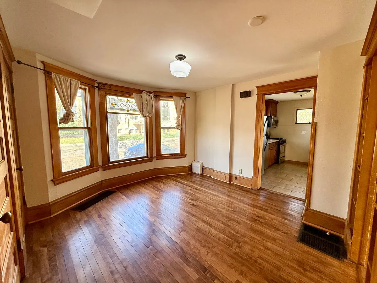 Beautiful, Clean 4 bedroom West 7th Gem!! — Photo 3