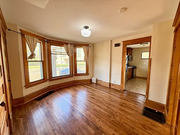 3rd image of 514 View St