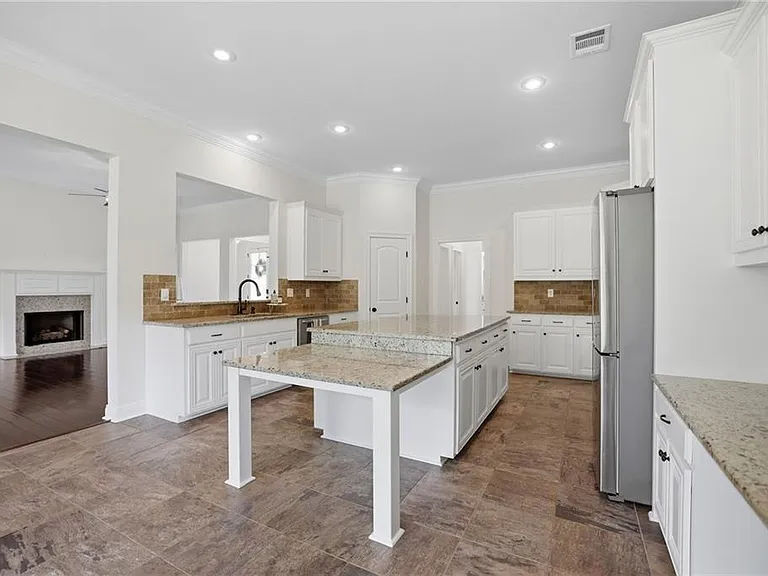 8929 Greenleaves Dr — Photo 6