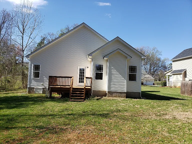 626 Neal Dr — Photo 3