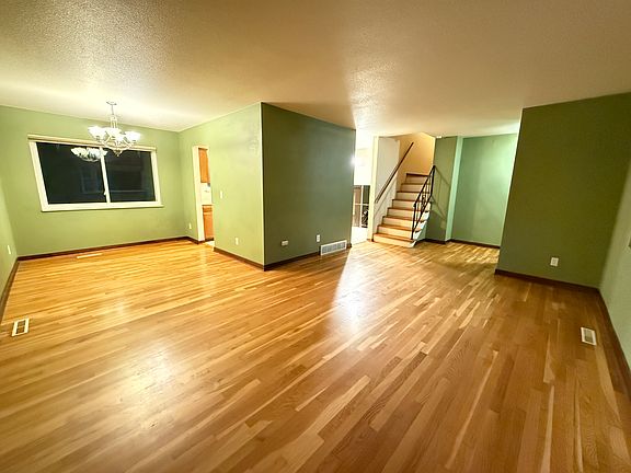3rd image of 1021 Vivian Cir