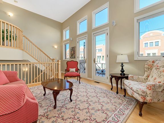 3rd image of 2020 N Lincoln Ave APT G