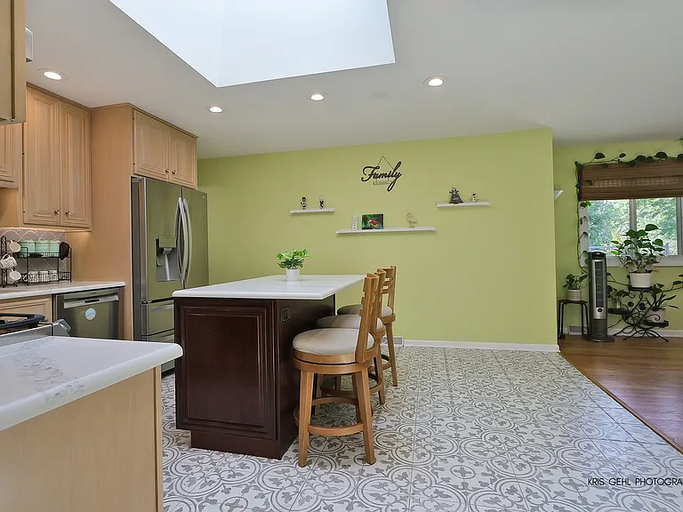 605 W Gilbert Rd — Photo 7