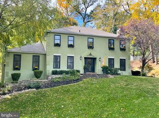 800 Maple Glen Ln, Wayne, PA 19087