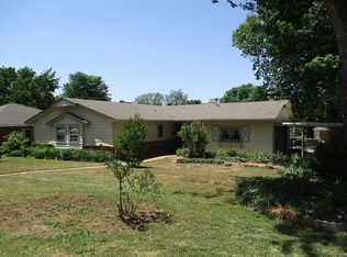 1812 NE Woodland Rd, Ponca City, OK 74604