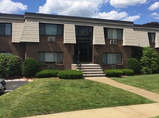 1 Hallmark Gdns APT 1, Burlington, MA 01803