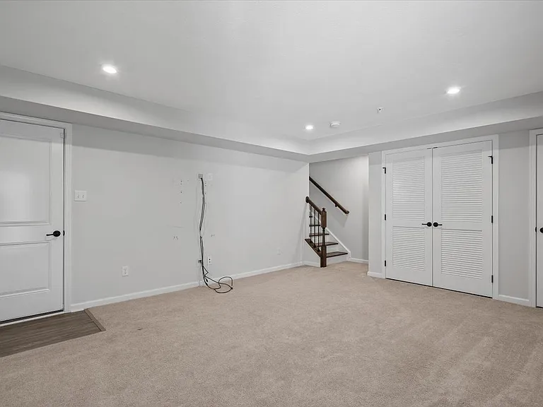 150 Curtis Ct — Photo 23