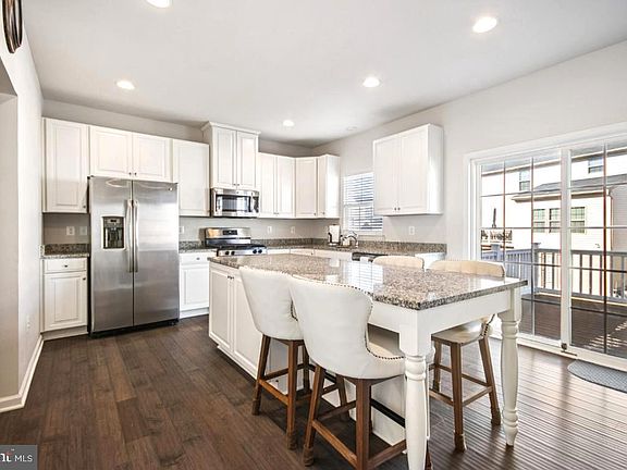 4th image of 5821 Spruce Valley Dr