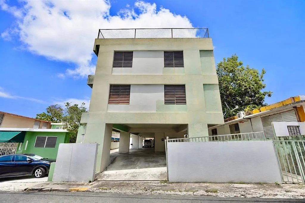 3 bed, 1.0 bath, 796 sqft, $1,150 — Photo 1