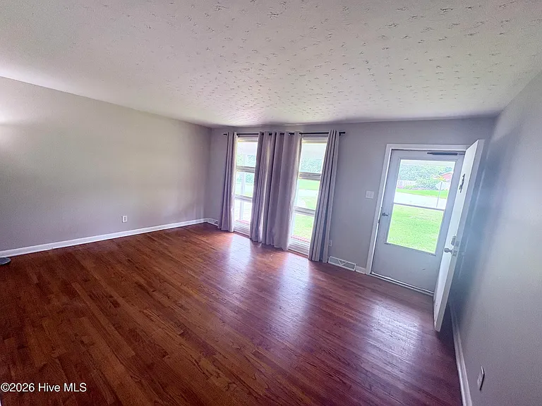 406 Forest Grove Ave — Photo 5