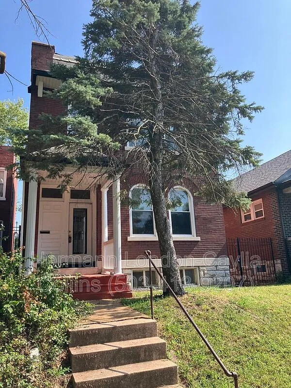 5 bed, 2.0 bath, 2218 sqft, $1,695 — Photo 1