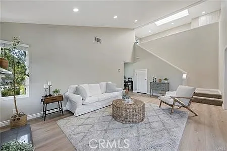 801 Vista Ct — Photo 2