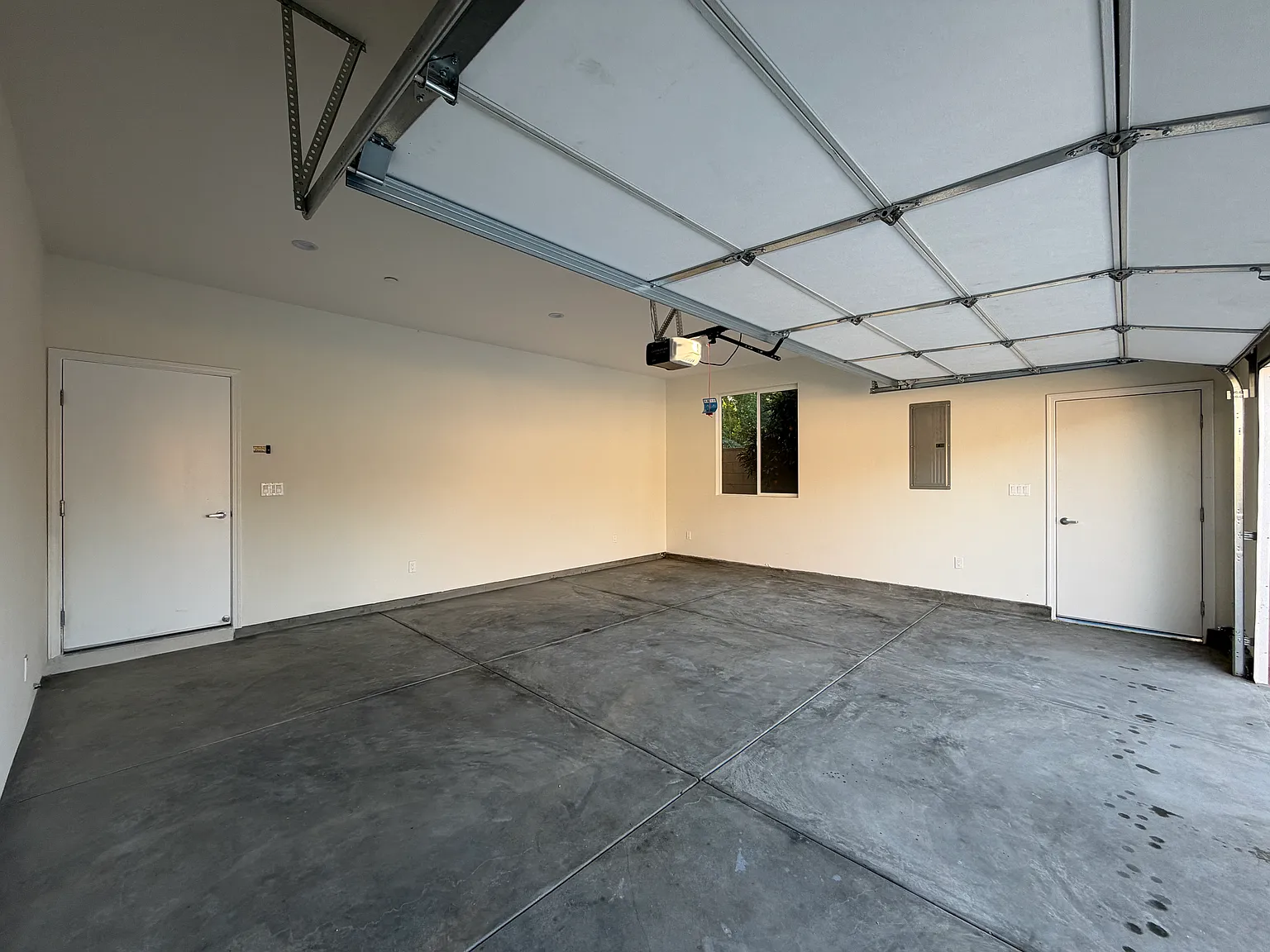 3 bed, 1200 sqft, $3,500 — Photo 4