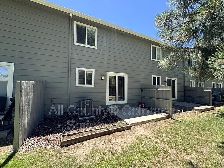 235 Ellers Grv — Photo 7