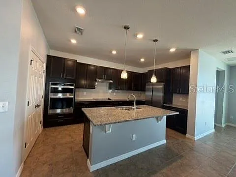 4 bed, 2.0 bath, 2332 sqft, $2,500 — Photo 2