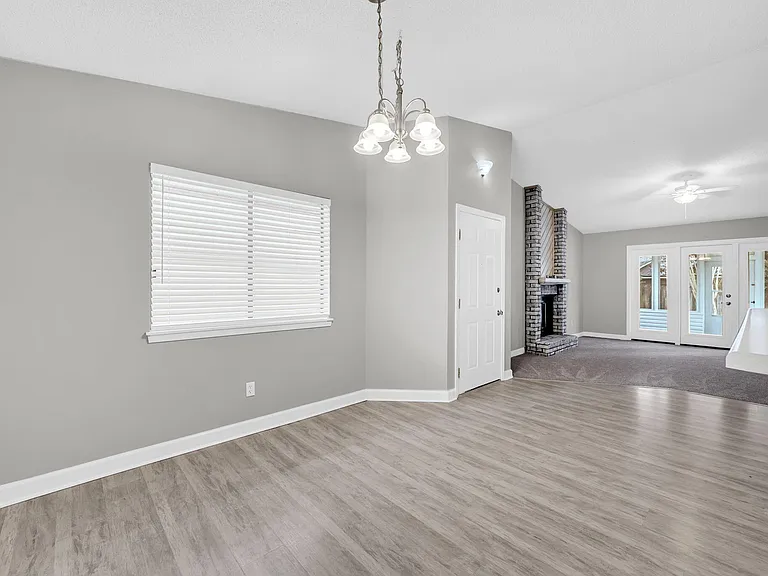 3930 Balsam Dr — Photo 11