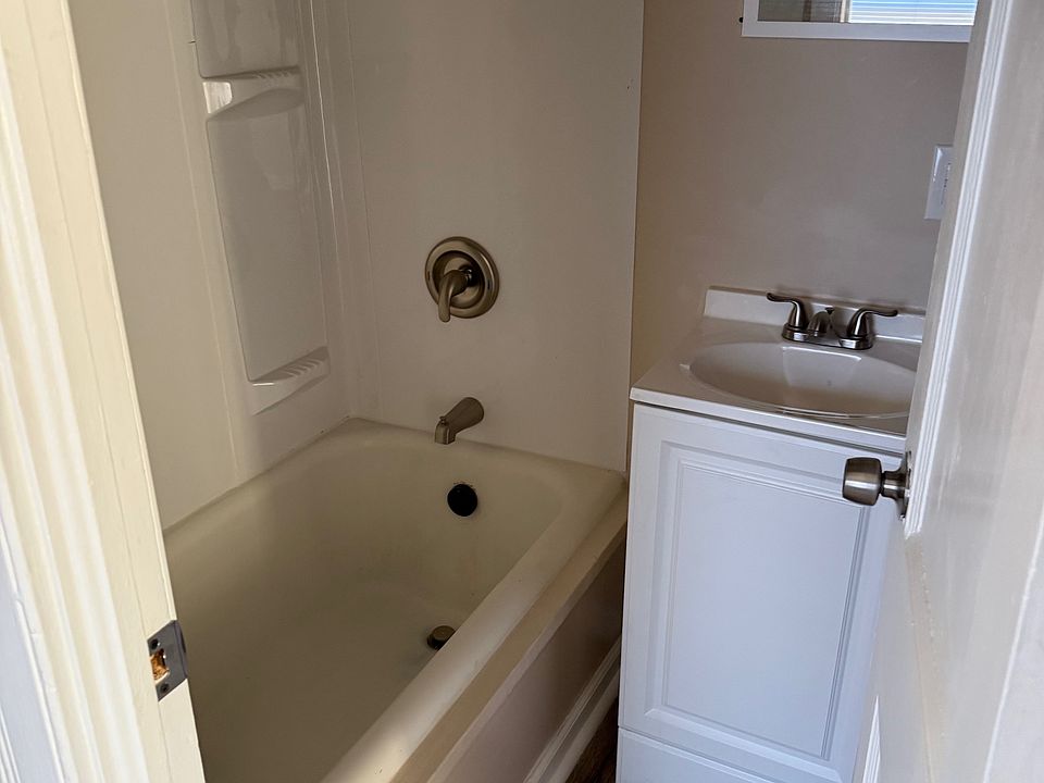 2nd image of 719 E Avenue A #3