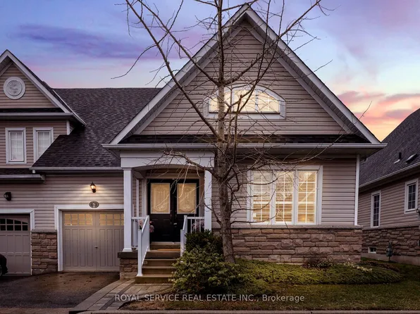 350 Lakebreeze Dr #5, Clarington, ON L1B 0A2