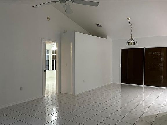 5th image of 701 Arianne Ct