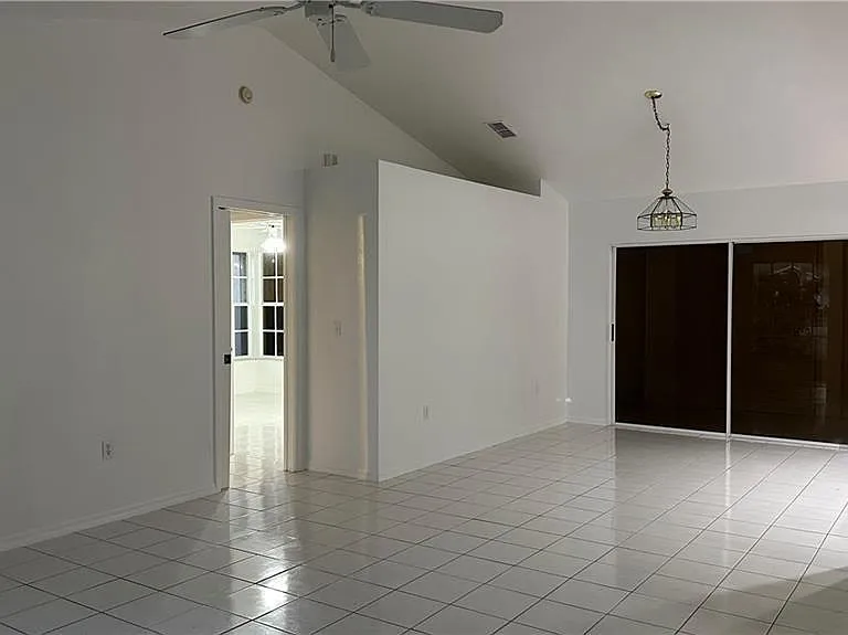 701 Arianne Ct — Photo 5
