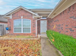 2608 Southern Hills Dr, Moore, OK 73160
