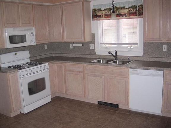 2nd image of 67 Nichols St #1