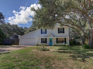 110 N Sierra Woods Dr, Rockport, TX 78382