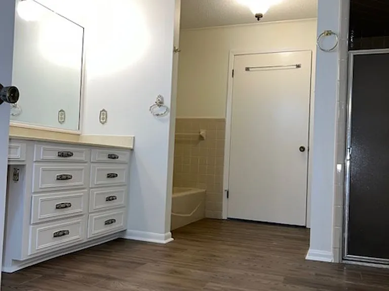 2524 W Hillsboro St — Photo 10