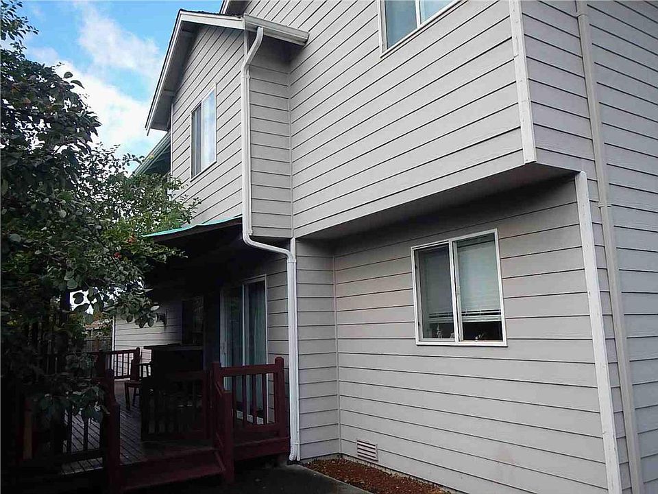 Beautiful backyard with new deck