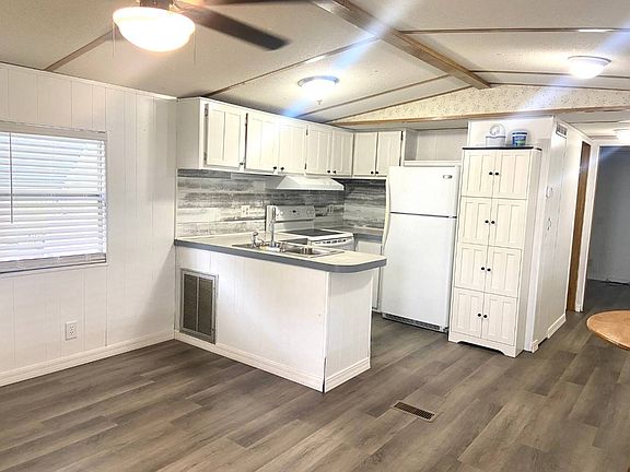 5th image of 1031 Autumn Leaf Cir
