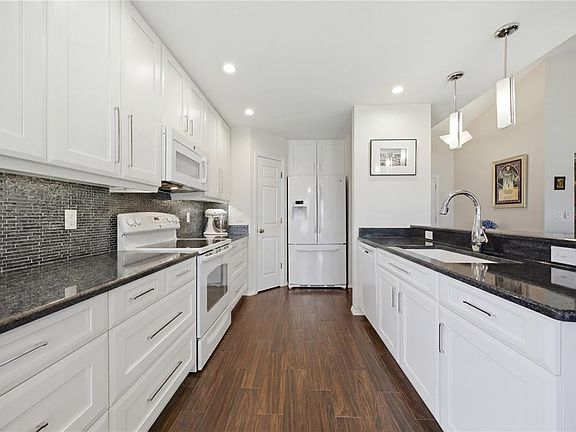 3rd image of 4226 Kingsfield Dr