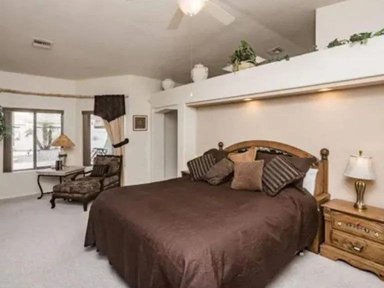 2405 Jamaica Blvd S — Photo 10