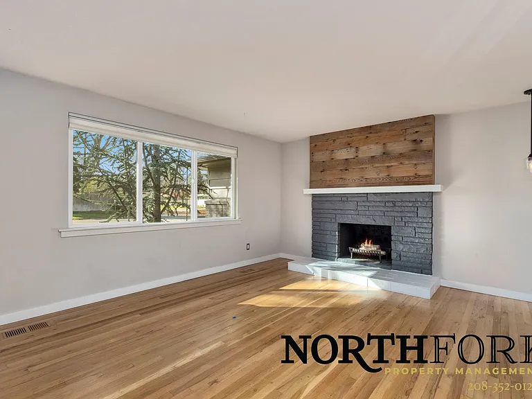 2426 N Redway Rd — Photo 4