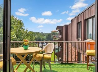 1002 Paradise Rd APT PHJ, Swampscott, MA 01907