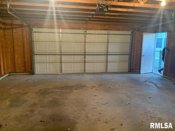 4th image of 604 Leonard St