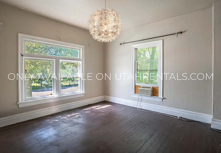 429 E Center St — Photo 10