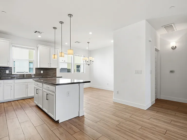 820 N 8th Ave #24 — Photo 6