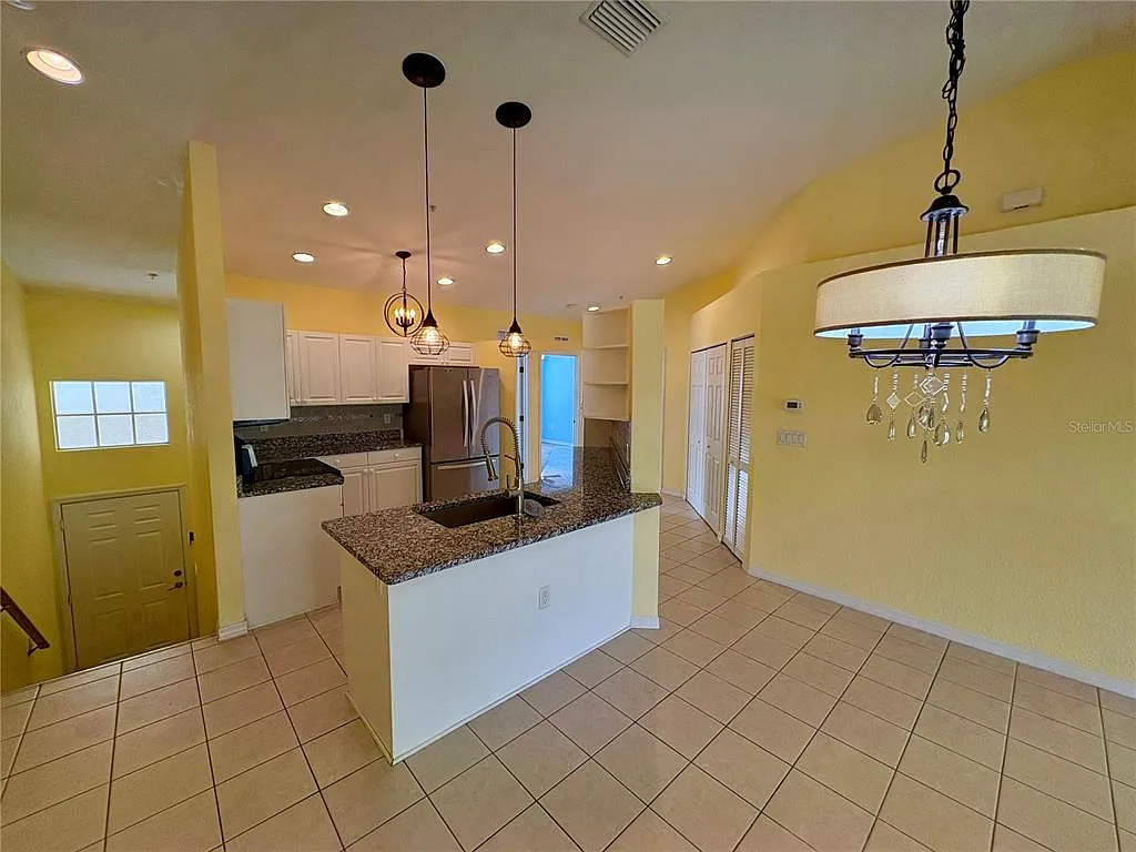 2 bed, 2.0 bath, 1368 sqft, $2,000 — Photo 4