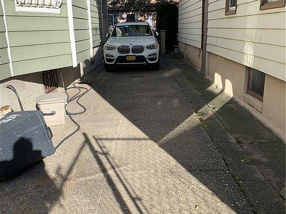 4th image of 1634 E 12th St