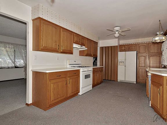 4th image of 452 Belle Plaine Ave