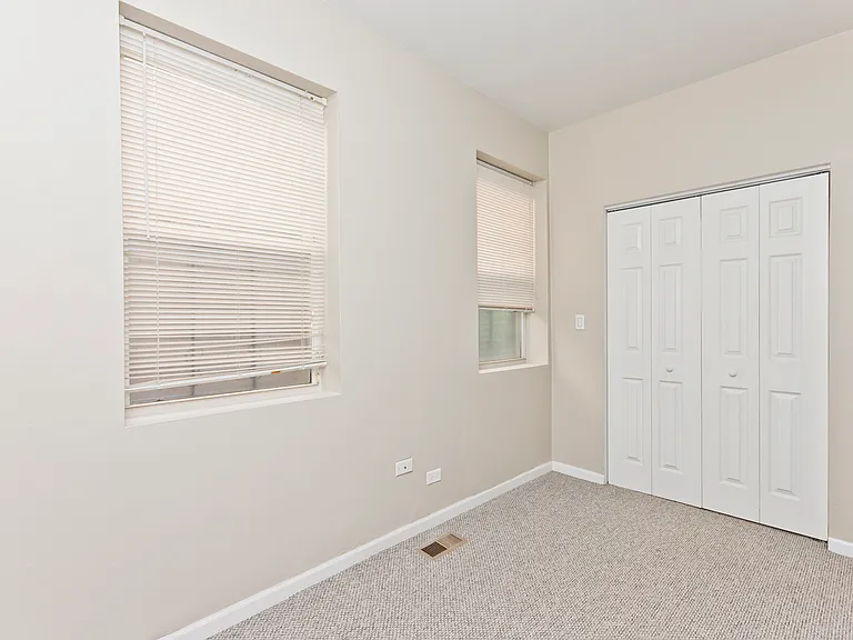 2246 W Belden Ave — Photo 13