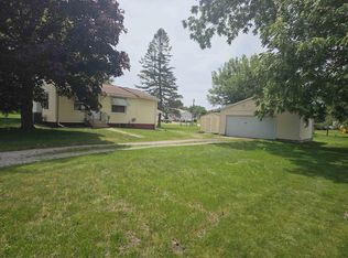 1240 Calhoun St, Waterloo, IA 50707