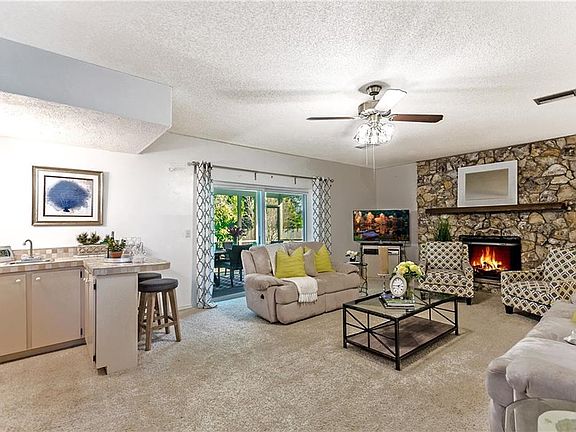 5th image of 323 W Hornbeam Dr