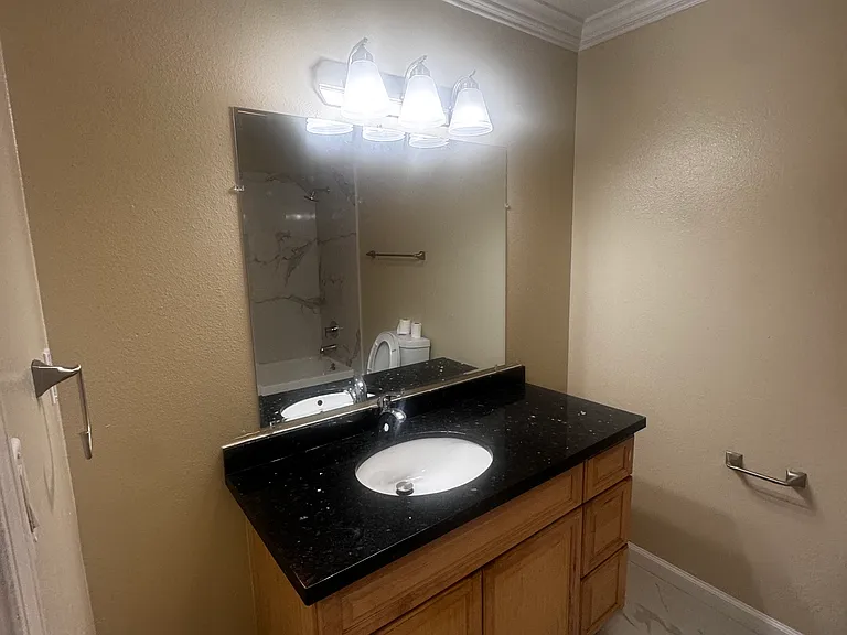 485 Willow Ave #485 — Photo 4