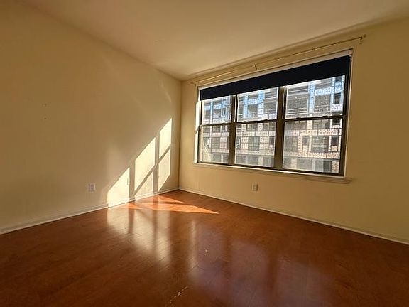 4th image of 26 Avenue At Port Imperial #210