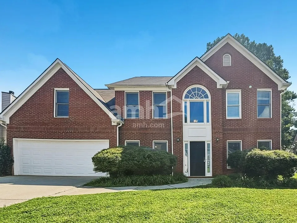 1121 Lauren Way NW