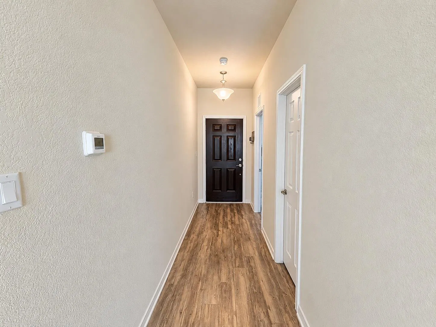 4 bed, 3.0 bath, 2202 sqft, $2,199 — Photo 3