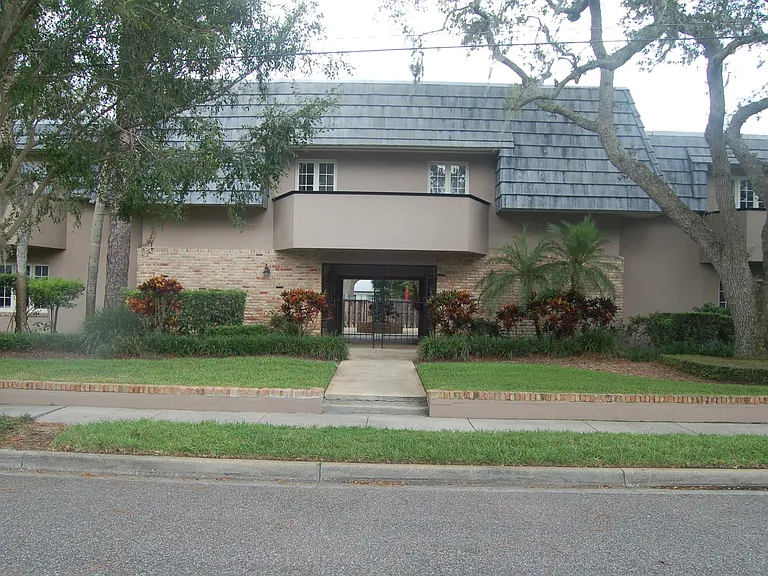 1920 Woodcrest Dr #13 — Photo 1