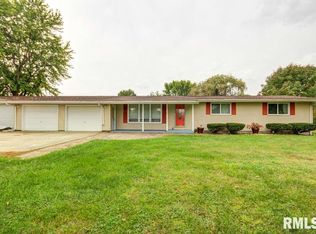 29918 Red Oak Ln, Girard, IL 62640